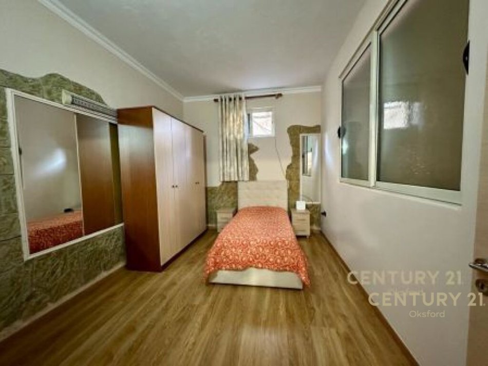 Tirane, jap me qera apartament 2+1+POST PARKIMI+Ballkon , 100 m² 500 € (Komuna e Parisit)