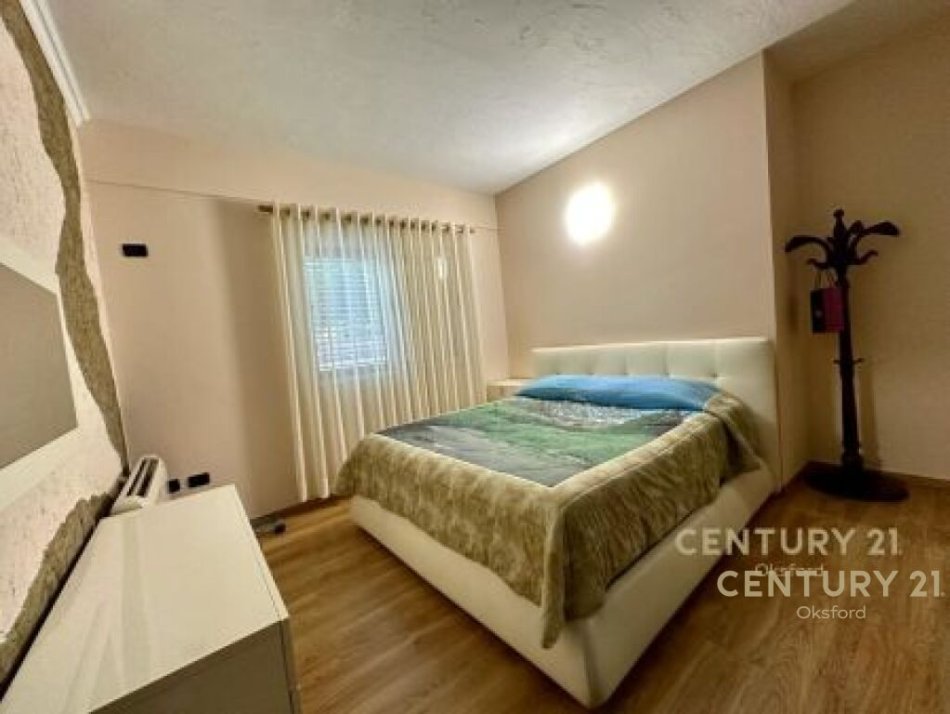 Tirane, jap me qera apartament 2+1+POST PARKIMI+Ballkon , 100 m² 500 € (Komuna e Parisit)
