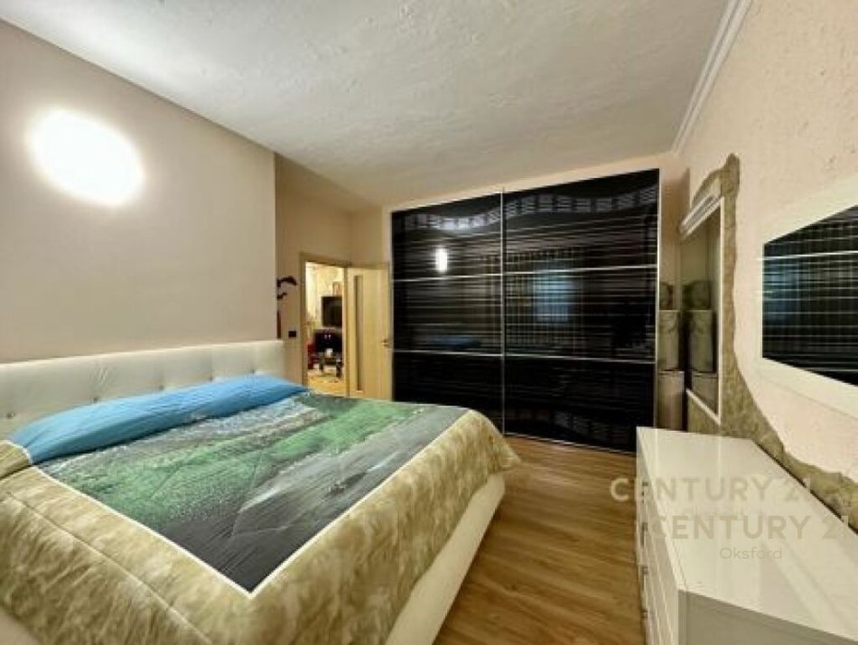 Tirane, jap me qera apartament 2+1+POST PARKIMI+Ballkon , 100 m² 500 € (Komuna e Parisit)