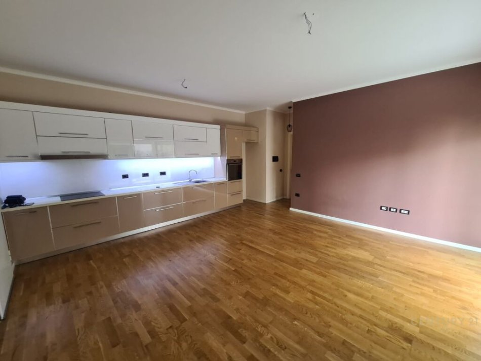 Tirane, shes apartament 1+1+Ballkon , 71 m² 130.000 € (Kopshti Botanik Zoologjik)