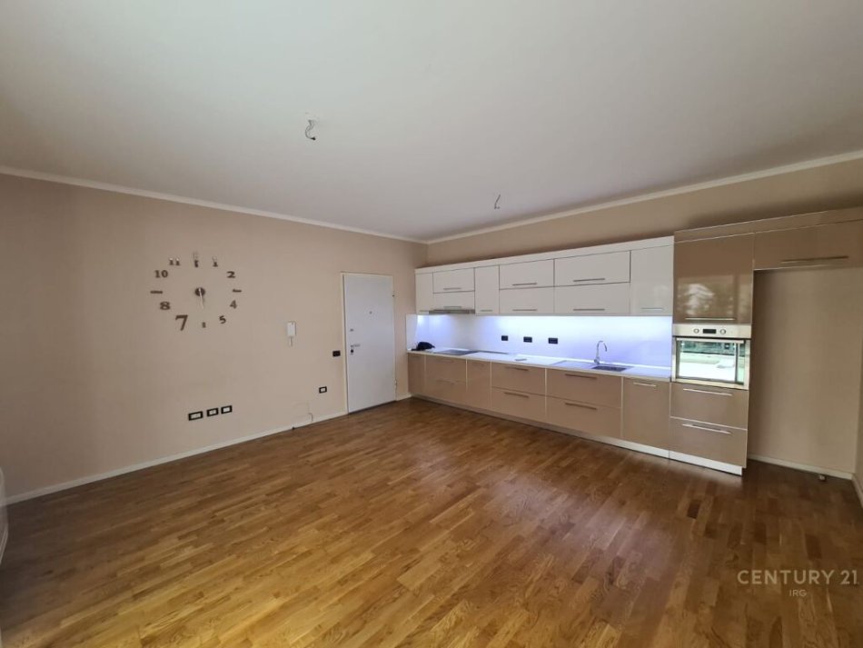 Tirane, shes apartament 1+1+Ballkon , 71 m² 130.000 € (Kopshti Botanik Zoologjik)