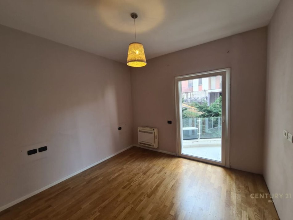 Tirane, shes apartament 1+1+Ballkon , 71 m² 130.000 € (Kopshti Botanik Zoologjik)