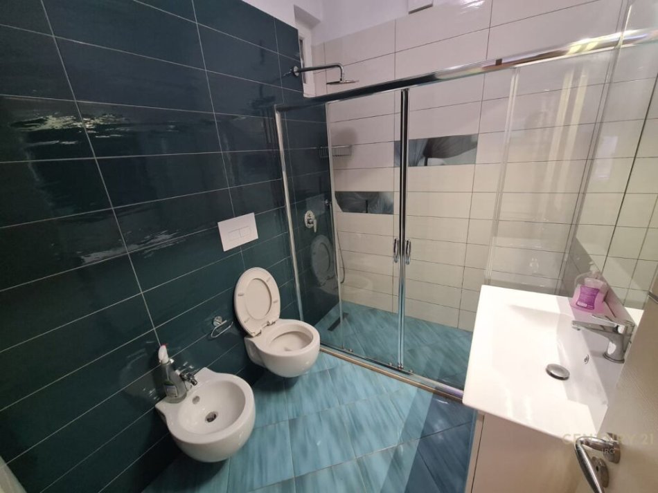 Tirane, shes apartament 1+1+Ballkon , 71 m² 130.000 € (Kopshti Botanik Zoologjik)