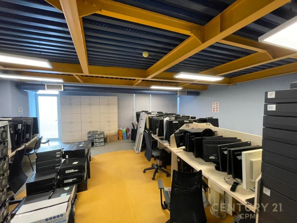Tirane, jepet me qera ambjent biznesi Kati 0, 600 m² 6.500 € (rruga e barrikadave)