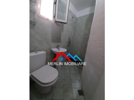 Tirane, jepet me qera garsonier 1+1 Kati 2, 27 m² 370 € (Rruga 5 Maji)