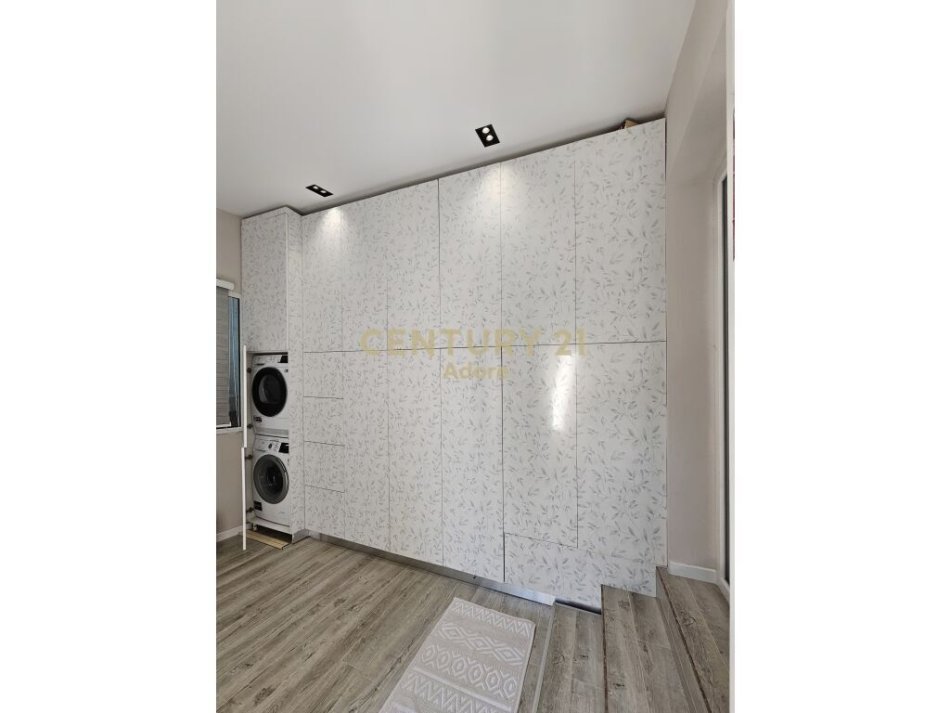 Tirane, jap me qera apartament 3+1+2+POST PARKIMI , 128 m² 1.200 € (Liqeni i Thatë)