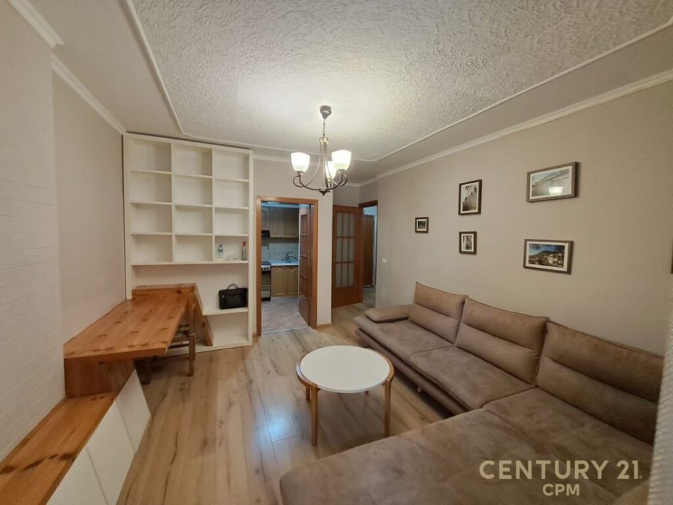Tirane, jap me qera apartament 1+1 , 72 m² 600 € (Komuna e Parisit)