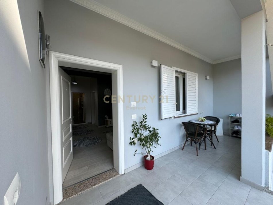 Tirane, jepet me qera apartament 2+1 Kati 2, 105 m² 600 € (Rruga e Elbasanit)