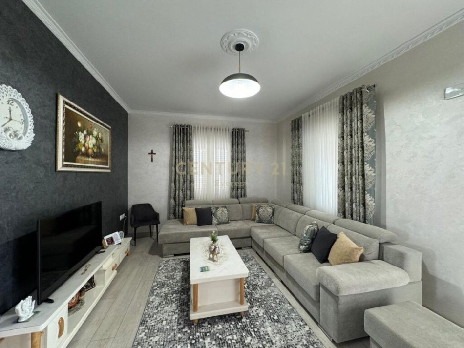 Tirane, jepet me qera apartament 2+1 Kati 2, 105 m² 600 € (Rruga e Elbasanit)