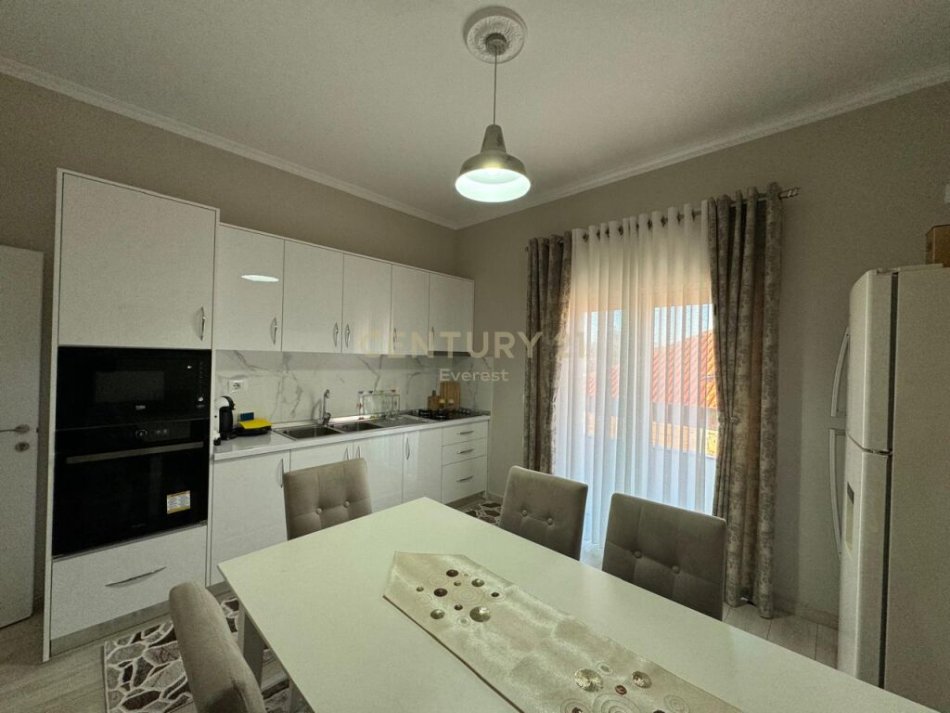 Tirane, jepet me qera apartament 2+1 Kati 2, 105 m² 600 € (Rruga e Elbasanit)