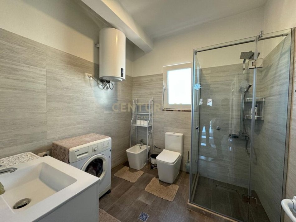 Tirane, jepet me qera apartament 2+1 Kati 2, 105 m² 600 € (Rruga e Elbasanit)