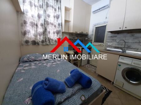 Tirane, jepet me qera garsonier 1+1 Kati 2, 27 m² 370 € (Rruga 5 Maji)