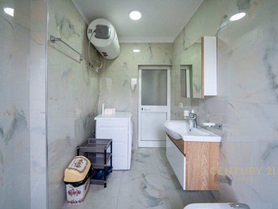 Tirane, jepet me qera apartament 2+1 Kati 3, 58 m² 600 € (VASIL SHANTO)