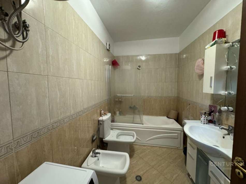 Tirane, shitet apartament 2+1 Kati 5, 124 m² 175.000 € (ZOGU I ZI)