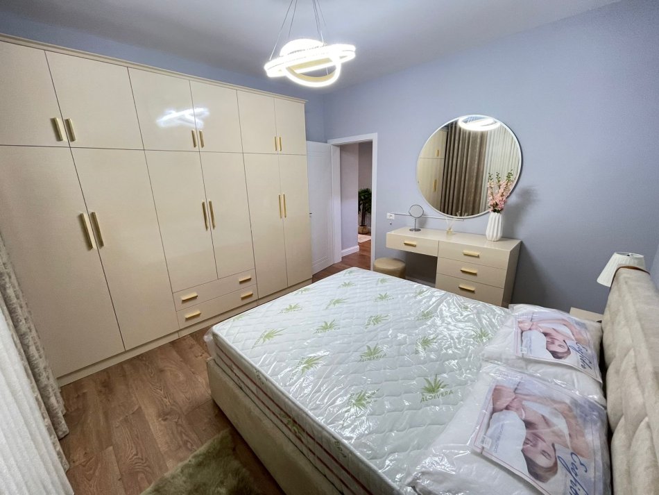 Tirane, jepet me qera apartament 2+1 Kati 2, 100 m² 690 € (rruga frosina plaku)