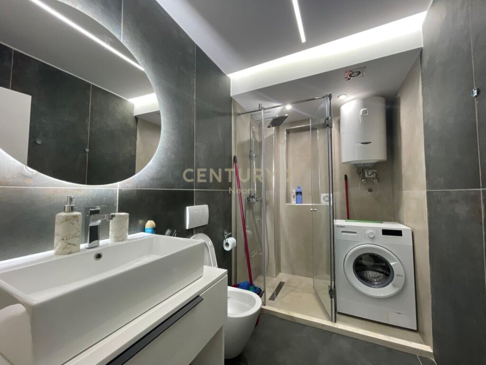 Tirane, jepet me qera apartament 1+1 Kati 1, 59 m² 800 € (Rruga e Kosovareve)