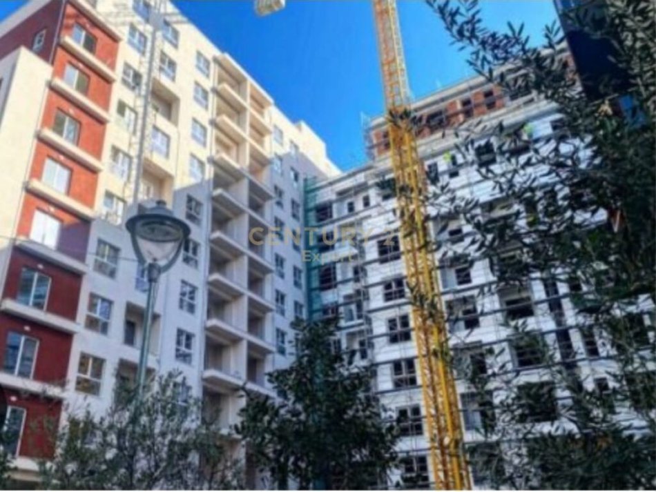 Tirane, shes apartament 2+1+2 , 122 m² 173.500 € (Laprakë)