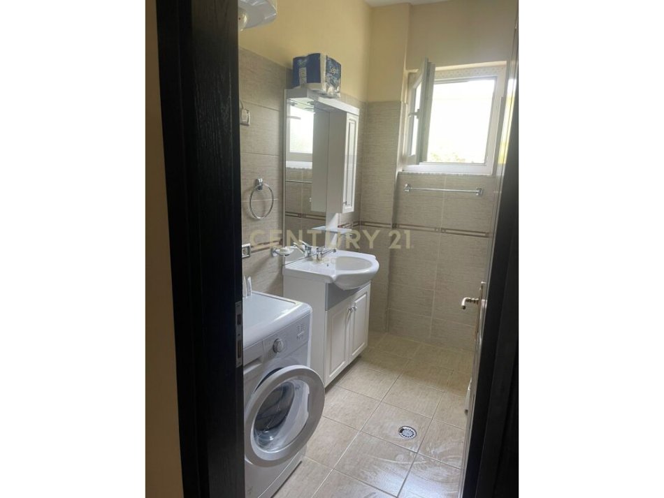 Tirane, jepet me qera apartament 2+1 Kati 4, 86 m² 500 € (Pallati i Brigadave)