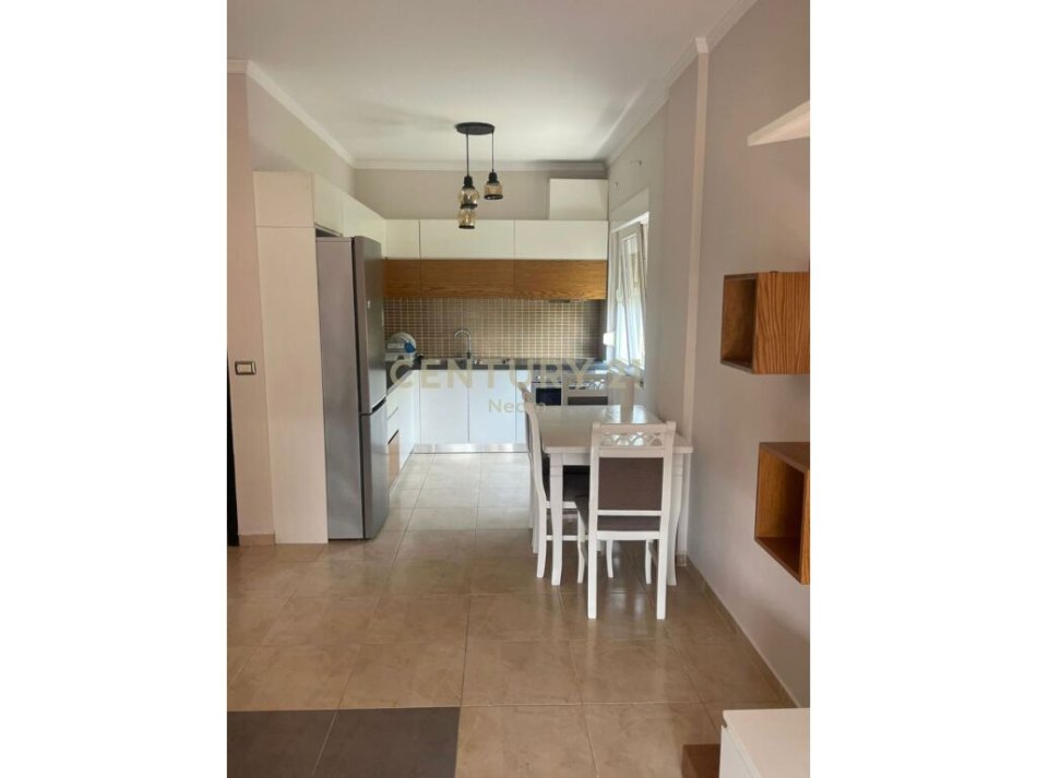Tirane, jepet me qera apartament 2+1 Kati 4, 86 m² 500 € (Pallati i Brigadave)