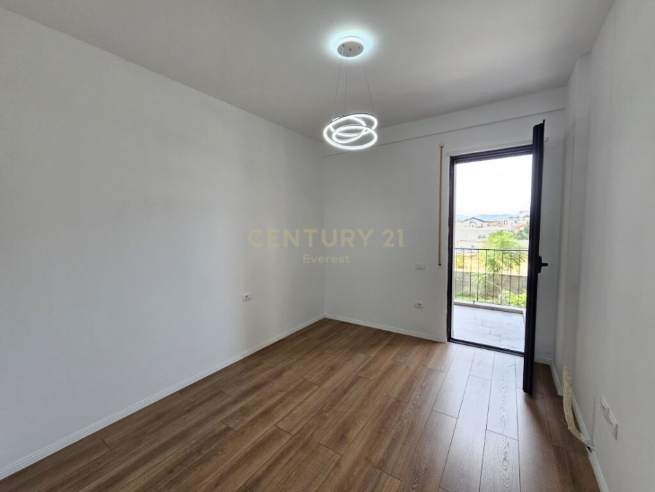 Tirane, shitet apartament 2+1 Kati 2, 98 m² 185.000 € (varri bamit)