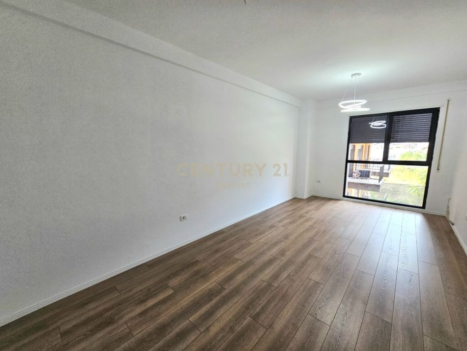 Tirane, shitet apartament 2+1 Kati 2, 98 m² 185.000 € (varri bamit)