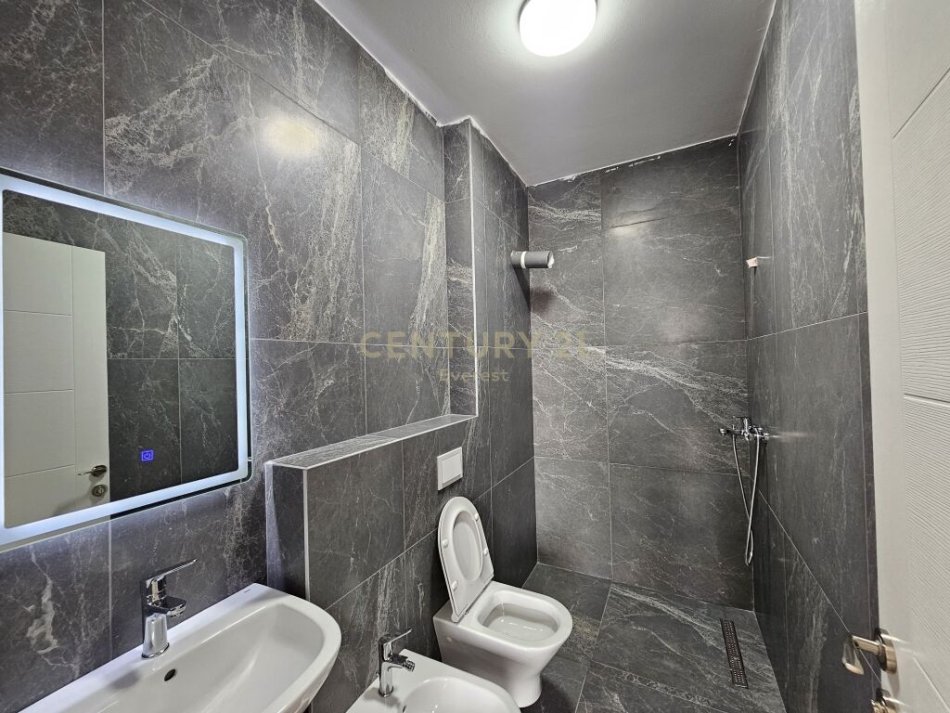 Tirane, shitet apartament 2+1 Kati 2, 98 m² 185.000 € (varri bamit)