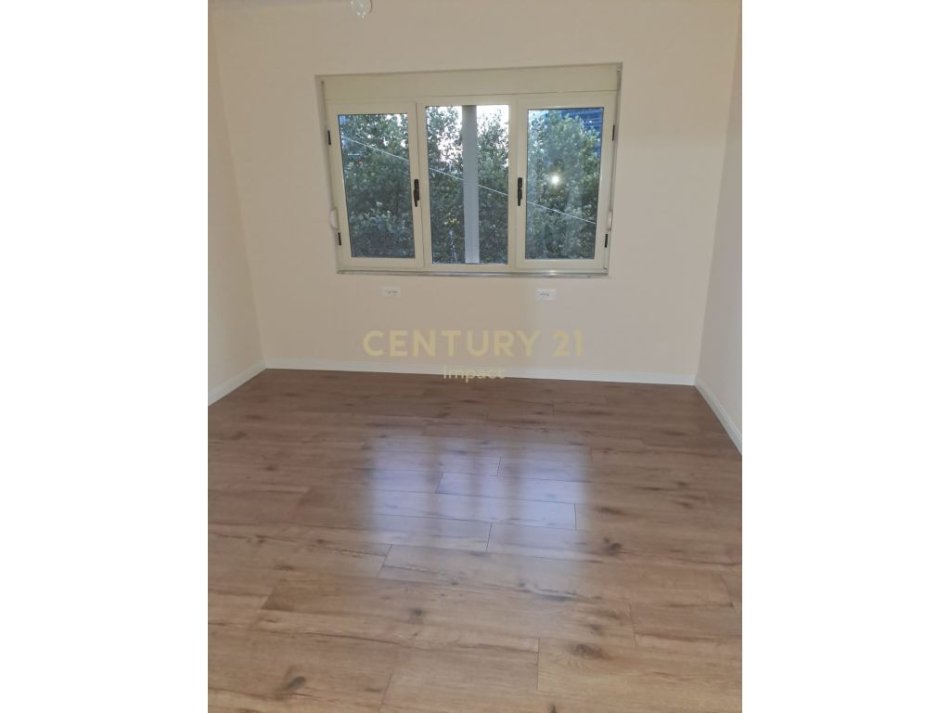 Tirane, jepet me qera apartament 2+1 Kati 2, 900 m² 900 € 