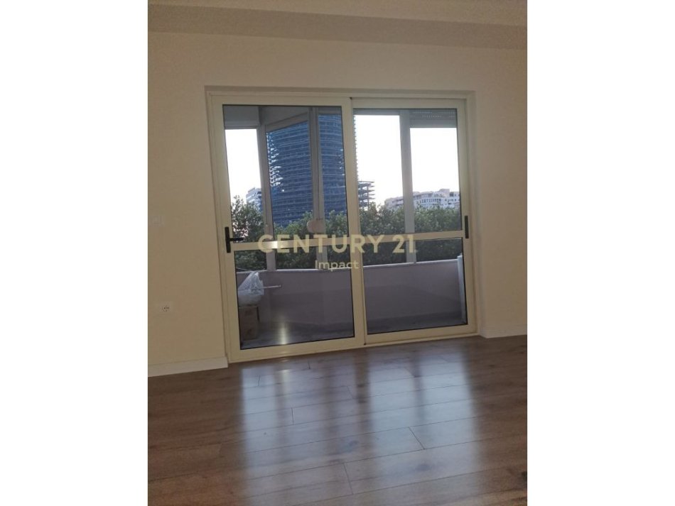Tirane, jepet me qera apartament 2+1 Kati 2, 900 m² 900 € 