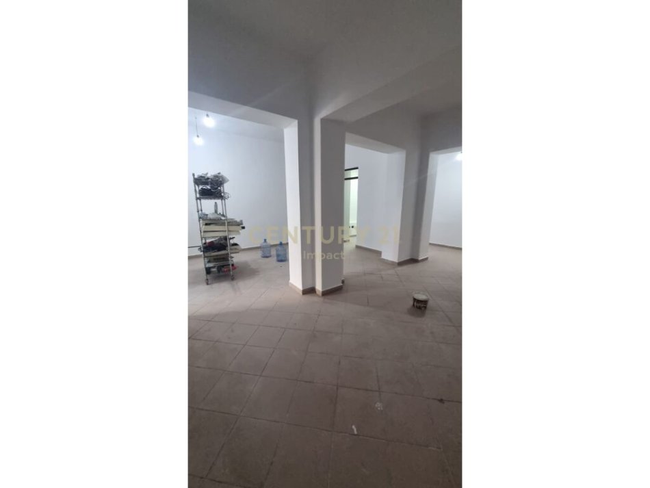 Tirane, jepet me qera ambjent biznesi Kati 0, 80 m² 1.000 € (Perball Kompleksit Panorama)
