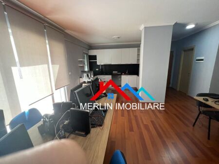 Tirane, jepet me qera ambjent biznesi Kati 1, 150 m² 1.000 € (5 Maji)