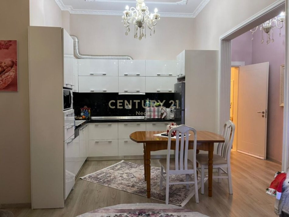 Tirane, shes apartament 3+1+2 , 107 m² 189.000 € (Kopshti Botanik Zoologjik)