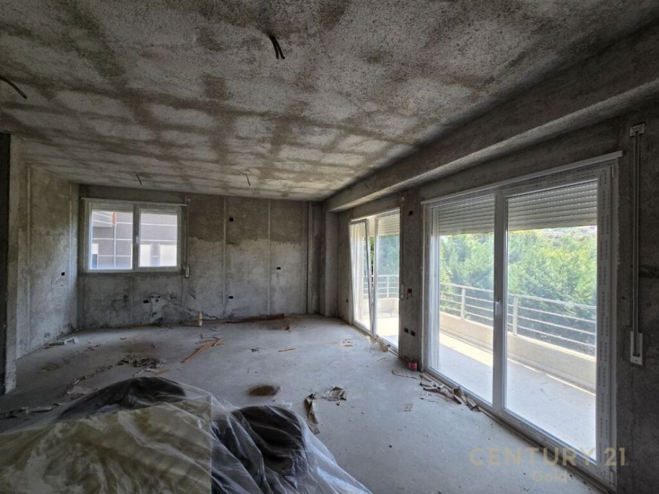 Tirane, shes apartament 2+1+2 , 117 m² 175.000 € (Kopshti Botanik Zoologjik)