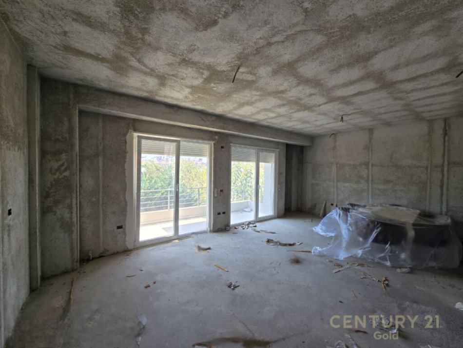 Tirane, shes apartament 2+1+2 , 117 m² 175.000 € (Kopshti Botanik Zoologjik)