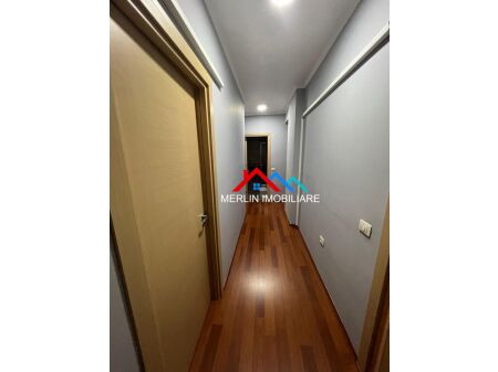 Tirane, jepet me qera ambjent biznesi Kati 1, 150 m² 1.000 € (5 Maji)