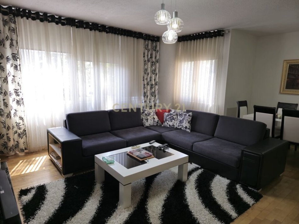 JEPET ME QIRA 3+1+2 + 2 POSTE PARKIMI TEK STACIONI I TRENIT !Neom99499