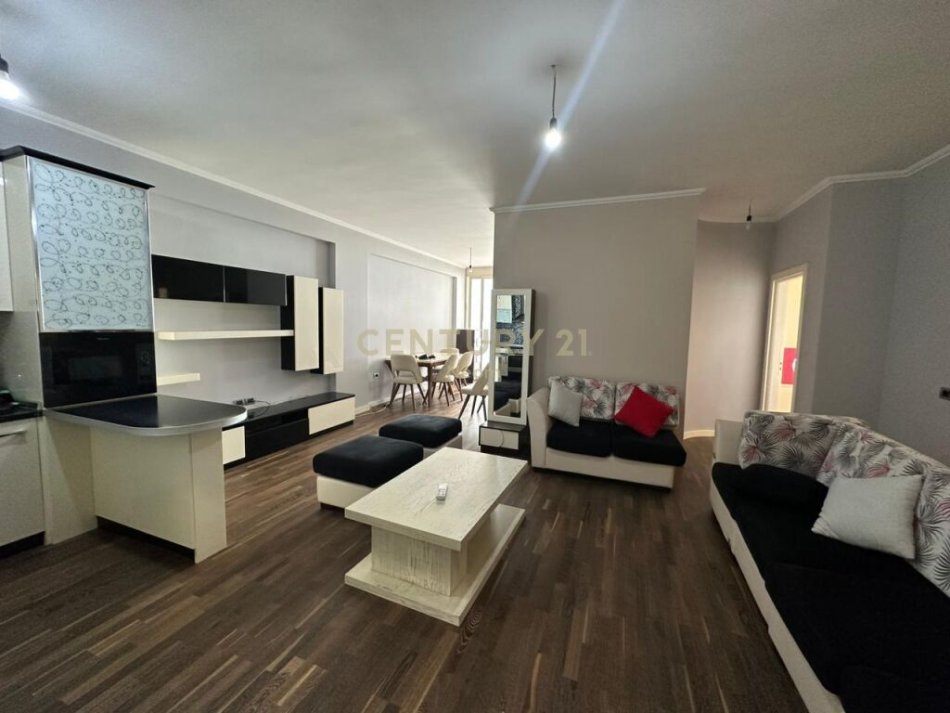 Tirane, jap me qera apartament 2+1+2+Garazh , 110 m² 550 € (Kodra e Diellit)