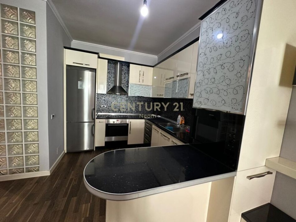 Tirane, jap me qera apartament 2+1+2+Garazh , 110 m² 550 € (Kodra e Diellit)