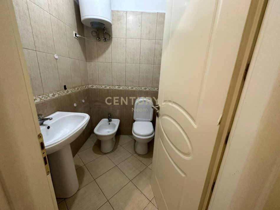Tirane, jap me qera apartament 2+1+2+Garazh , 110 m² 550 € (Kodra e Diellit)