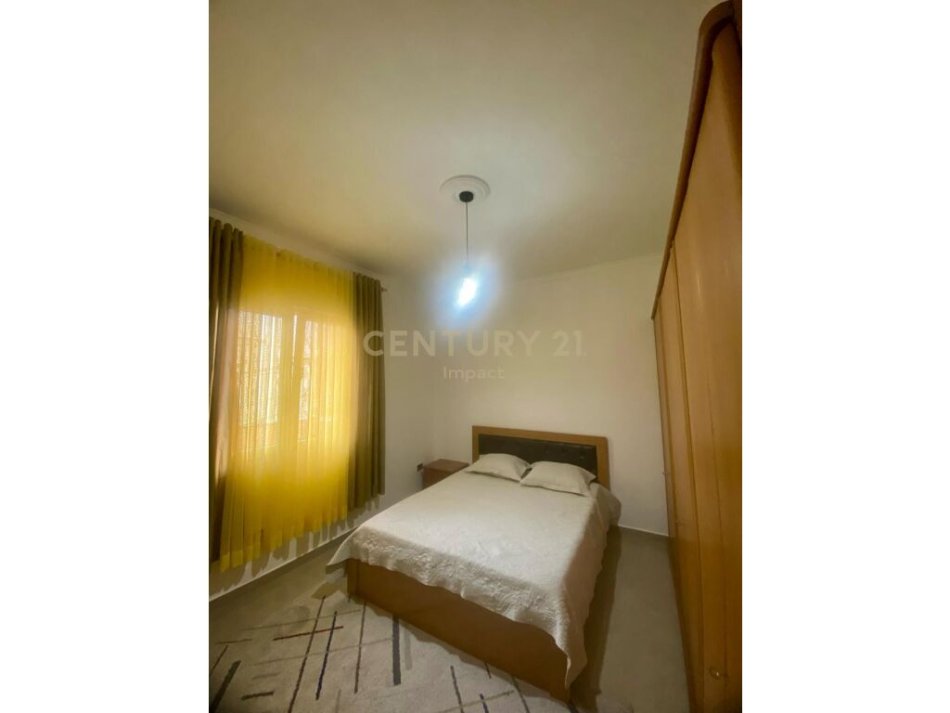 Tirane, jepet me qera 2+1 Kati 1, 600 € 
