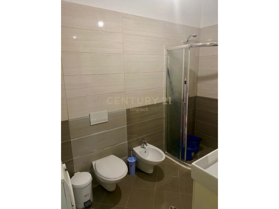 Tirane, jepet me qera 2+1 Kati 1, 600 € 