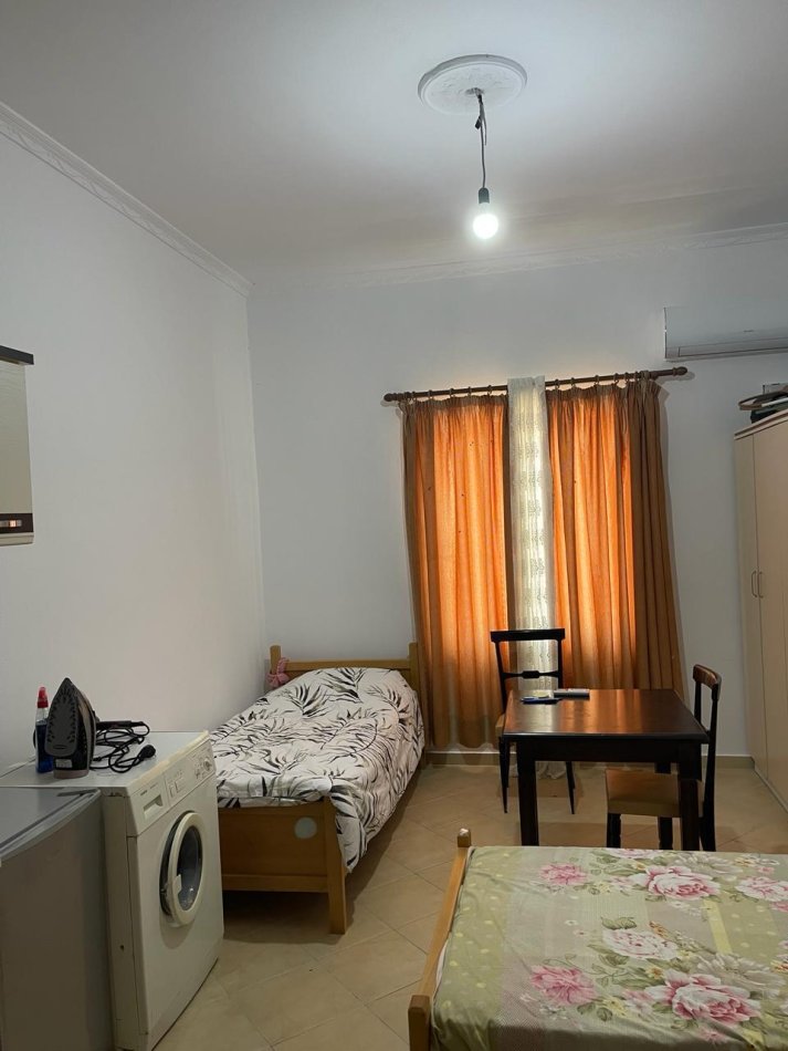 Tirane, jepet me qera apartament 1+1 Kati 5, 35 m² 300 € (5 Maj)