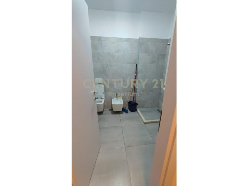 Tirane, shitet apartament 1+1 Kati 10, 67 m² 100.000 € (Yzberisht)