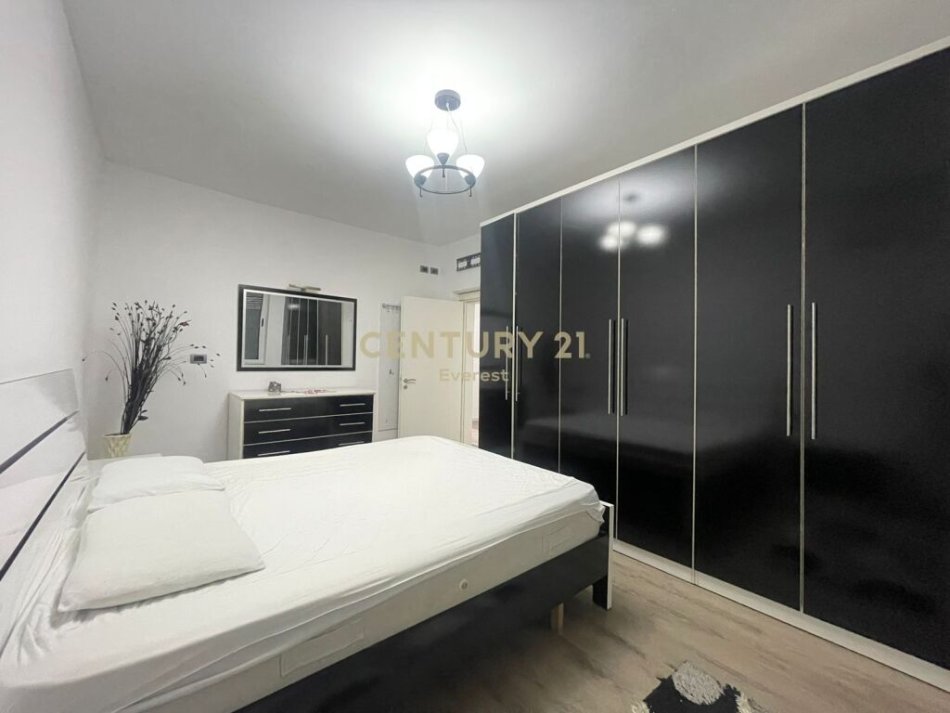 Tirane, jepet me qera apartament 2+1 Kati 3, 69 m² 600 € (Vasil Shanto)