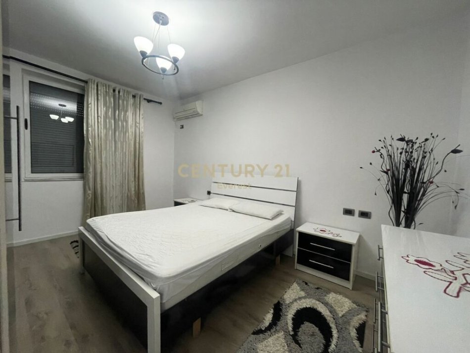 Tirane, jepet me qera apartament 2+1 Kati 3, 69 m² 600 € (Vasil Shanto)