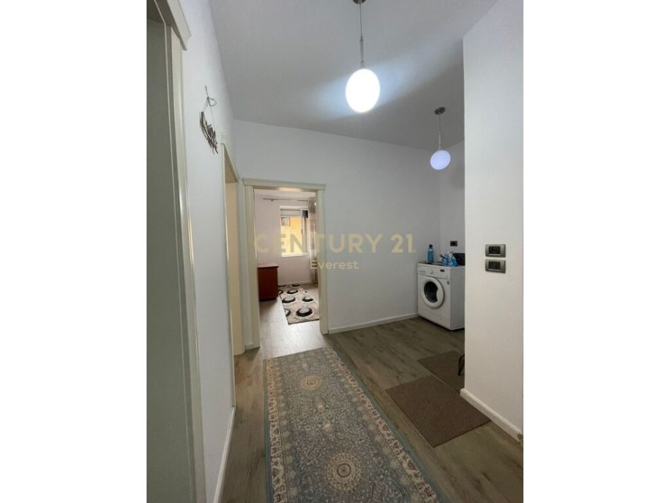 Tirane, jepet me qera apartament 2+1 Kati 3, 69 m² 600 € (Vasil Shanto)