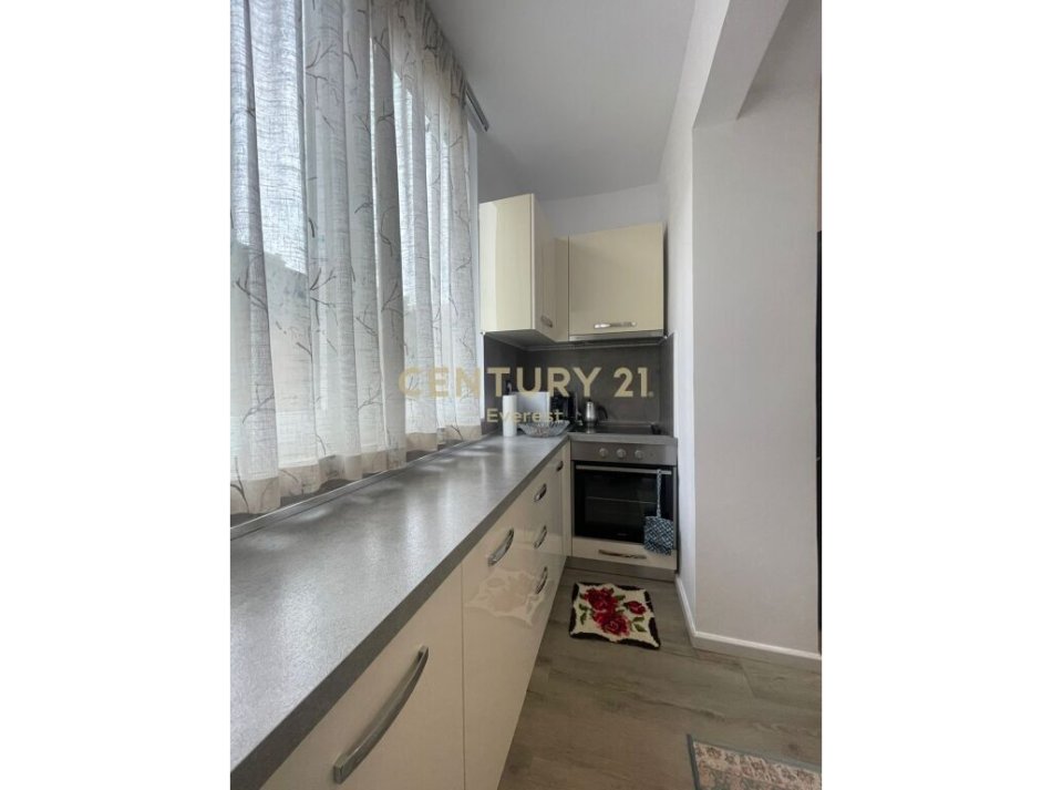 Tirane, jepet me qera apartament 2+1 Kati 3, 69 m² 600 € (Vasil Shanto)