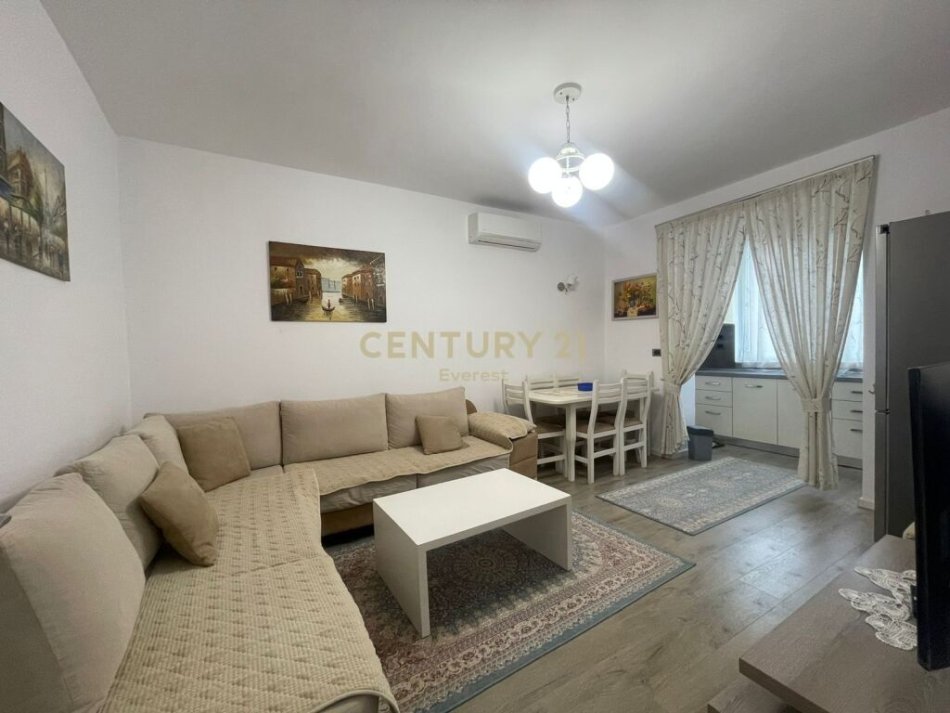 Tirane, jepet me qera apartament 2+1 Kati 3, 69 m² 600 € (Vasil Shanto)