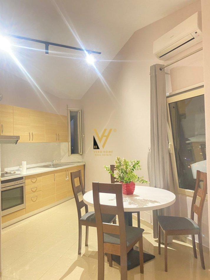 Tirane, jepet me qera apartament 2+1+Ballkon Kati 5, 210 m² 700 € (RRUGA PETI)