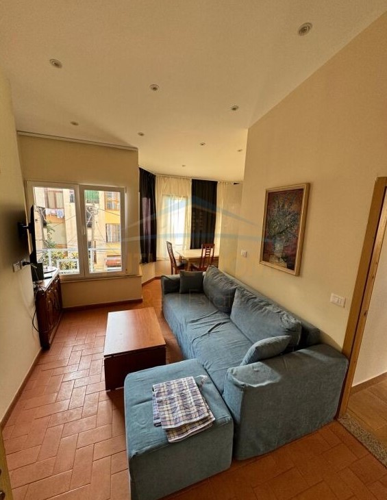 Tirane, jepet me qera apartament 2+1 Kati 2, 120 m² 750 € (RRUGA E KAVAJES/RRUGA MYSLYM SHYR)