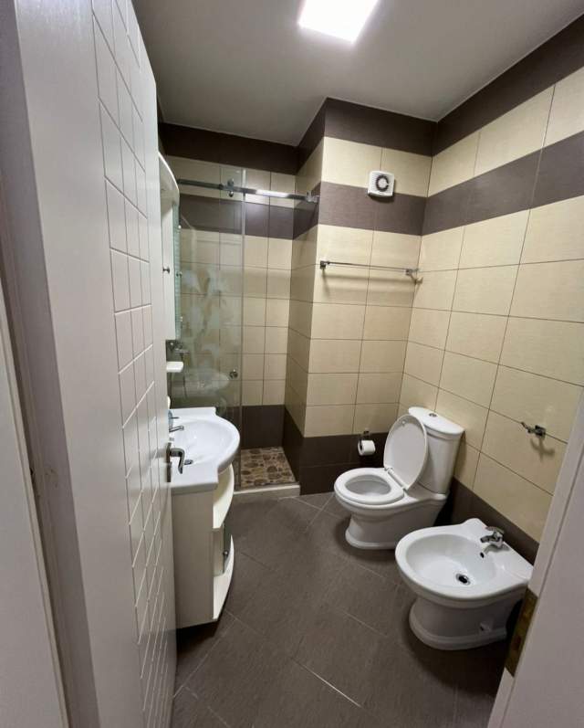 Tirane, jepet me qera apartament 3+1+BLK Kati 9, 120 m² 600 Euro (perballe Vision plus)